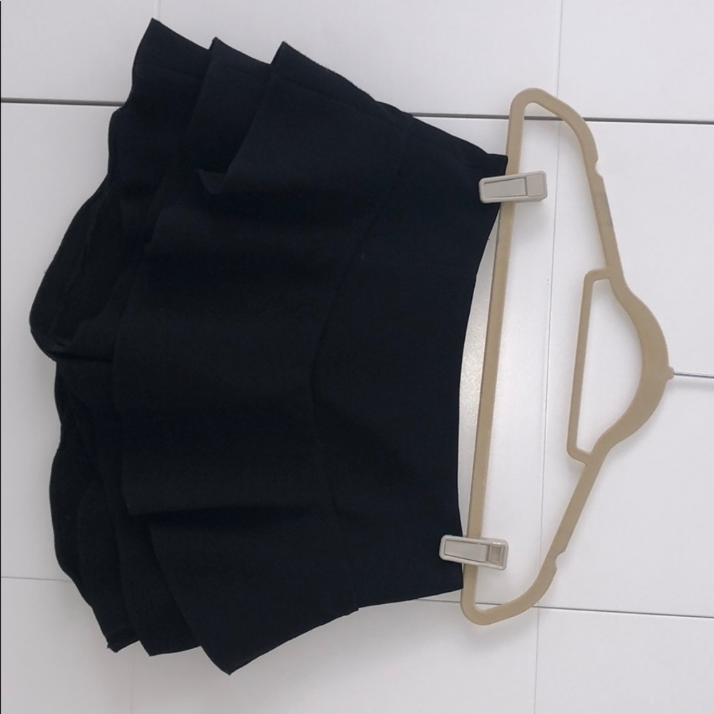Ruffled black shorts